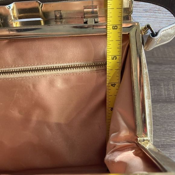 Vintage 1960’s Lenox Bags Hand Bag Gold with hand strap - Picture 8 of 14